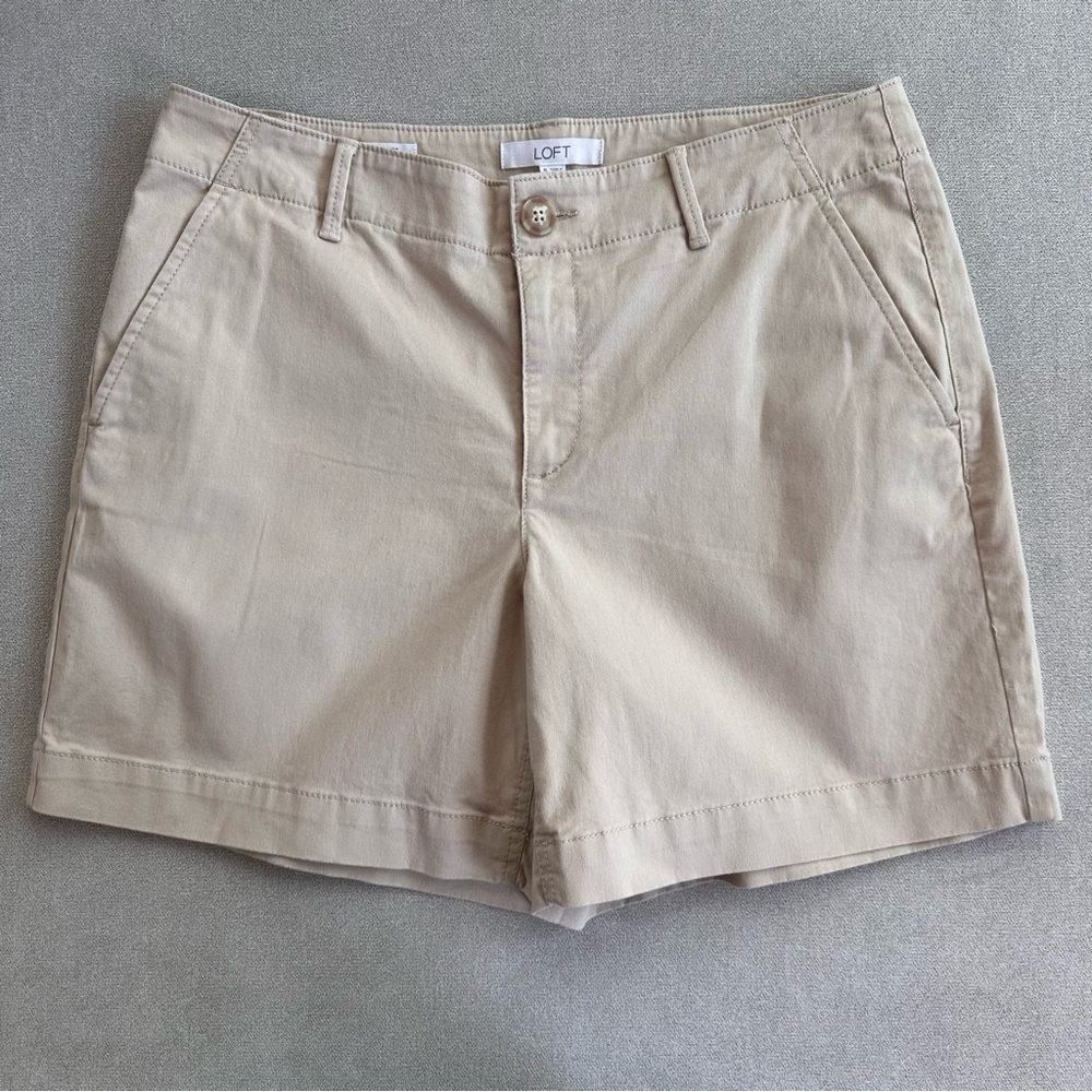 LOFT Monroe 6 inch Khaki Shorts. Size 8.